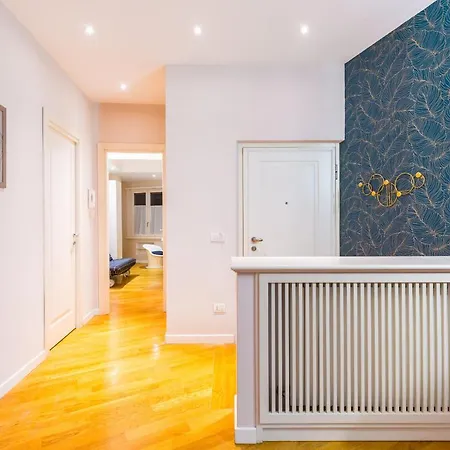 Stylish At Piazza Municipio By Wonderful Italy * 那不勒斯